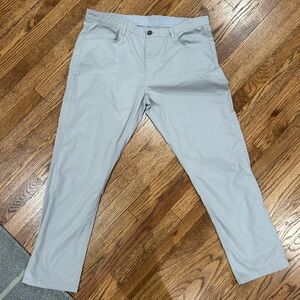 Faherty Men's lightweight Gray Pants. Size 38